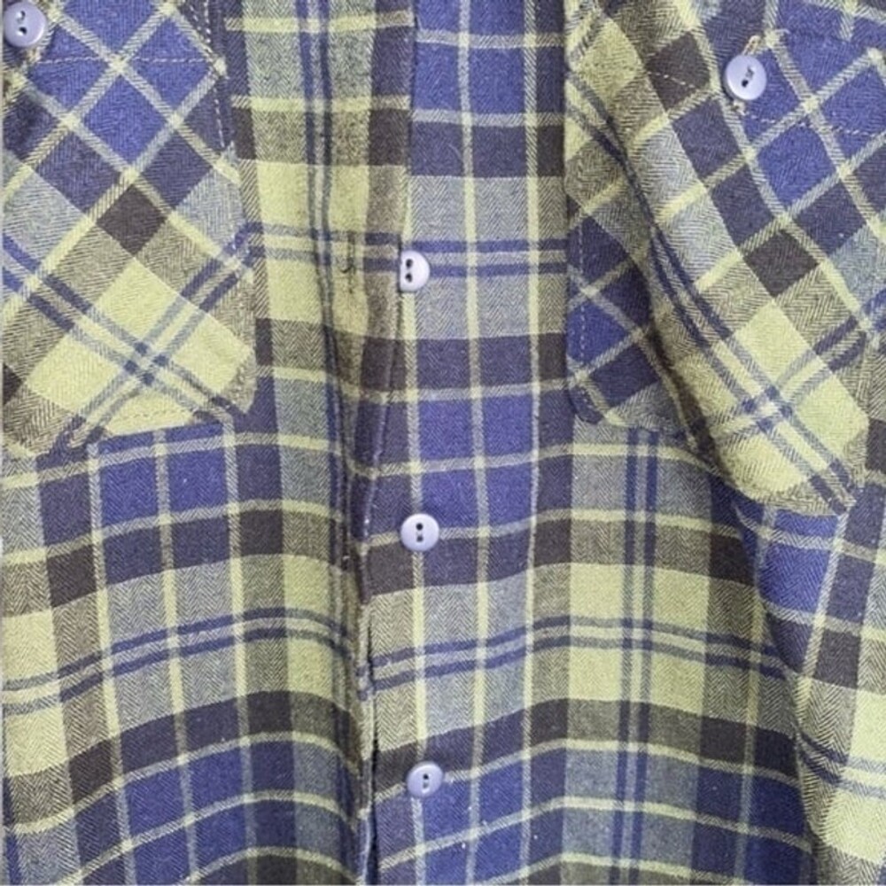 BCBG Green Plaid Button Down - Picture 4 of 4